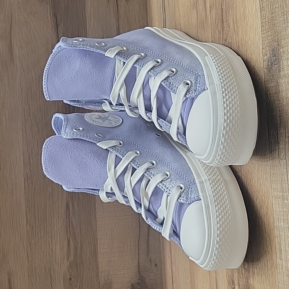 Converse high top Brand new platform in the box.